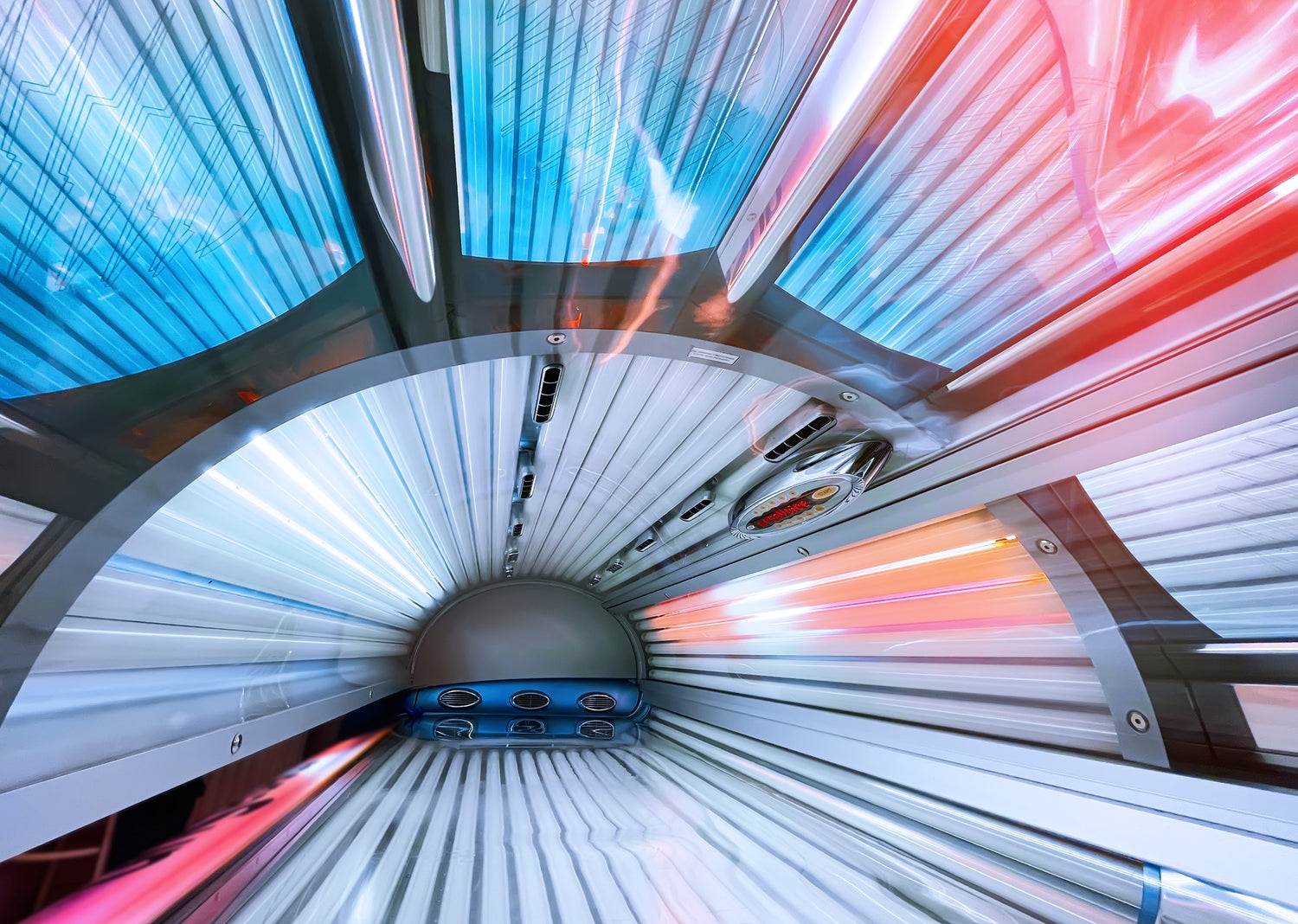 Red Light Therapy vs. Tanning: Why RLT is the Safer and More Versatile Choice